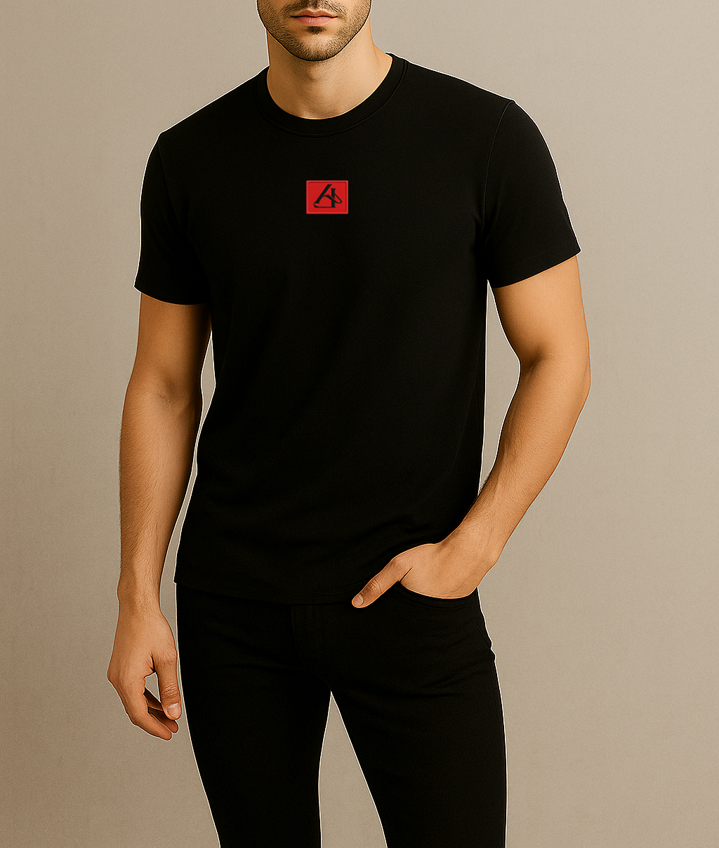 CAMISETA REGULAR FIT DE ALGODÓN PREMIUM CON LOGO BORDADO CENTRAL ROJO.